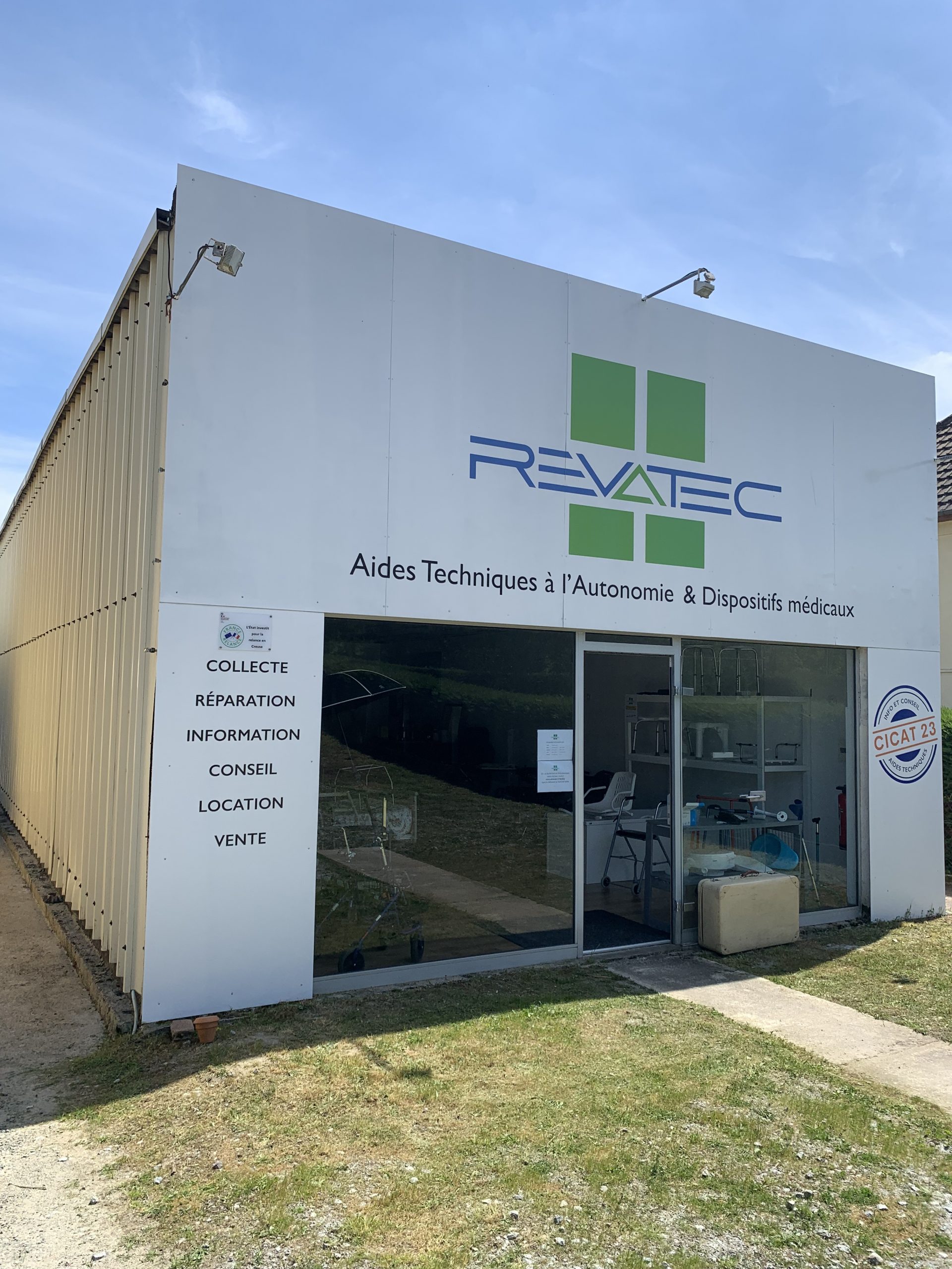 Façade du bâtiment de Revatec, spécialiste des aides techniques à l’autonomie, en Creuse